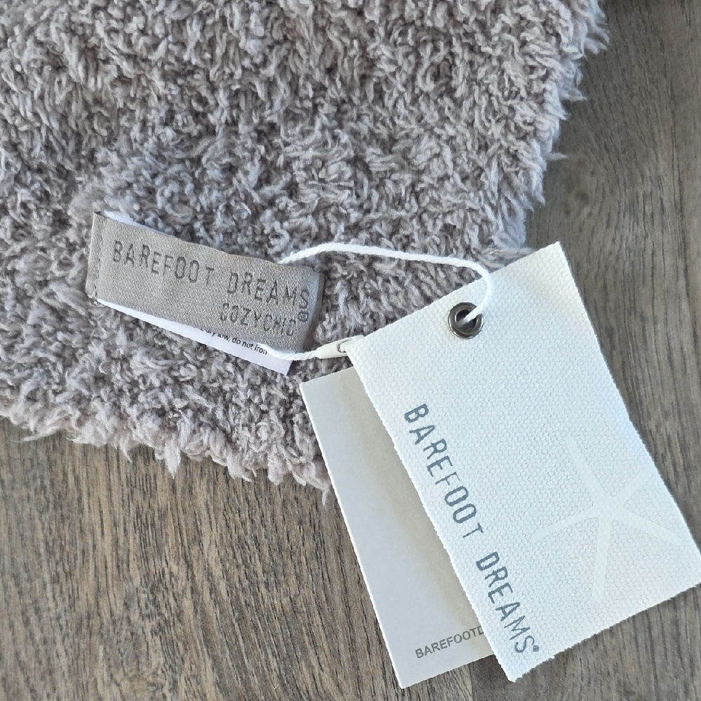 Barefoot Dreams Cozy Gray Scarf NWT - Picture 2 of 3